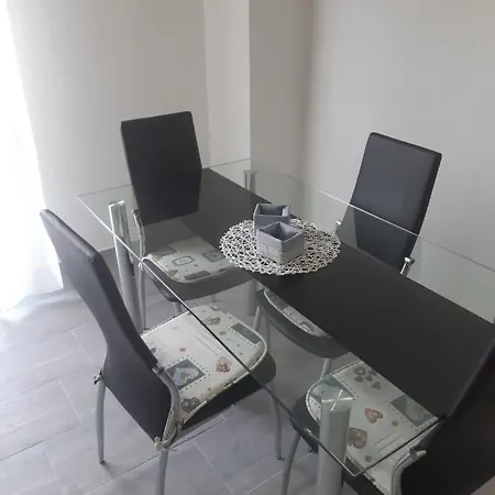 The Friend's House I 아파트