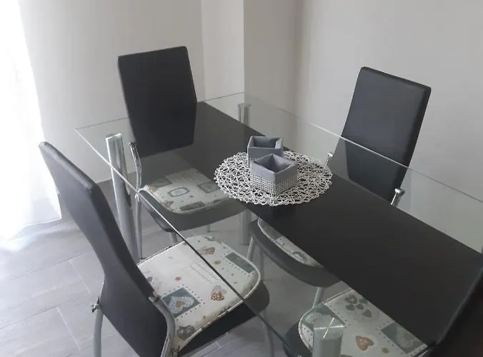 The Friend's House I Daire